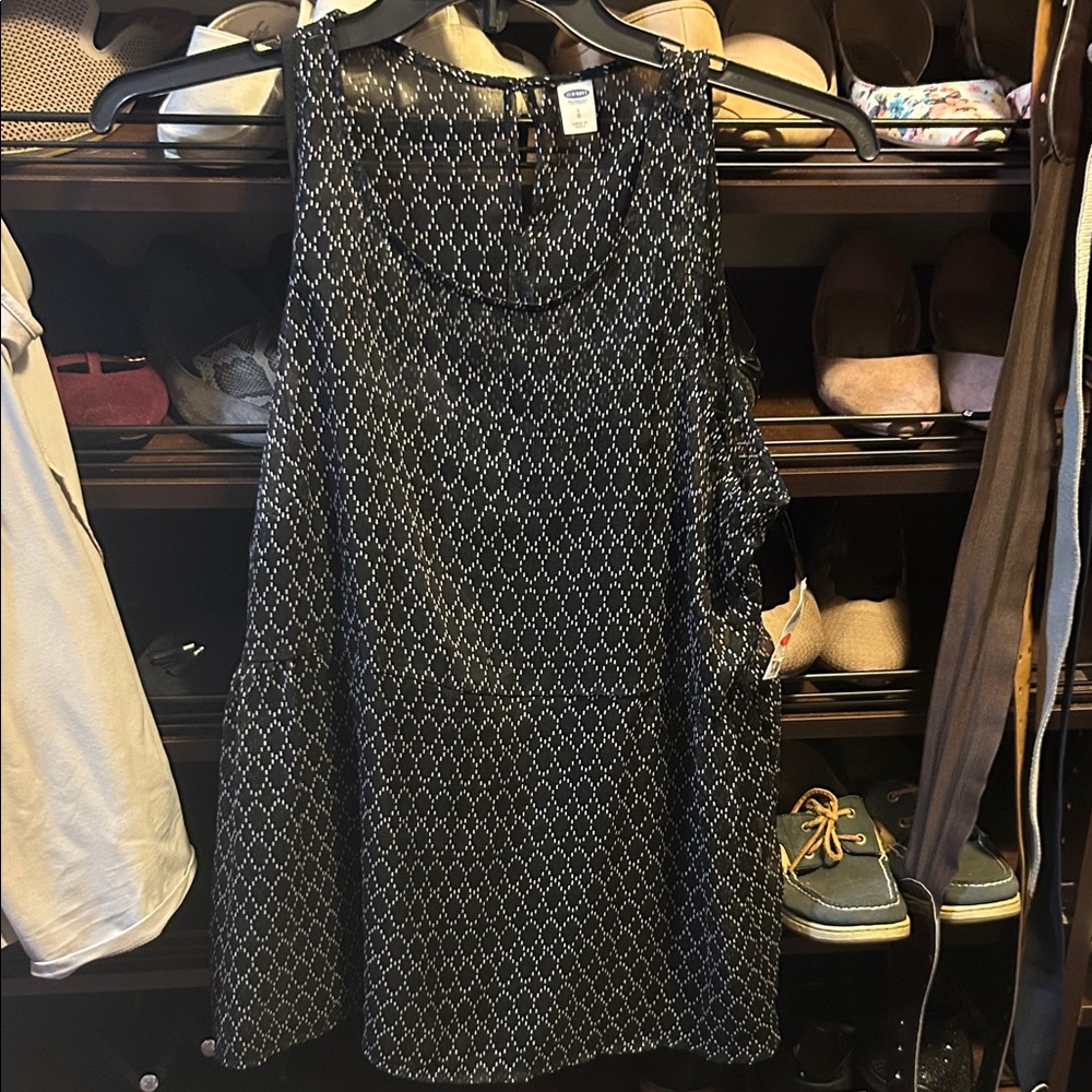 NWT Old Navy Black and White Patterned Sleeveless Top